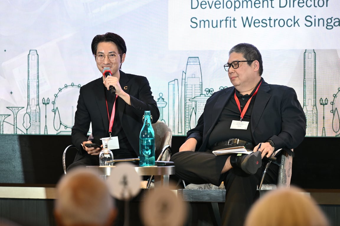 Kimming Yap (Co-Founder & Managing Director, Creativeans) menjadi moderator pada sesi “Innovating in Circularity—Materials and Design Revolution” fireside chat with Sze Ooi (Regional Sales & Business Development Director, Smurfit WestRock Singapore) di acara Asia Packaging Federation Forum, M Hotel Singapore, 4 Nov 2025.